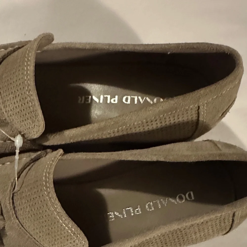 LIKE NEW Condition Donald J. Pliner Beige Suede Tassel Loafers